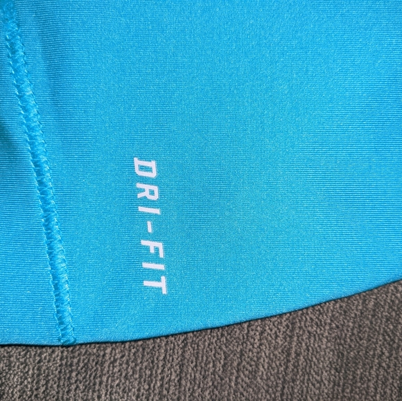 Nike dri fit tank NWOT - Picture 3 of 4